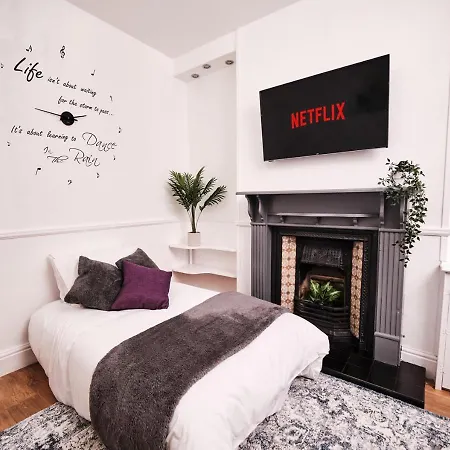 Aspen, 3 Bedrooms With Parking Birmingham